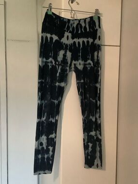 LuLaRoe Black and Light Gray Tie-Dye Leggings